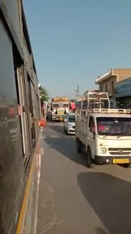 चूरु : बाबोसा मंदिर के पास फटक पर होती ह भारी ट्रैफिक 2 ट्रेन निकलने की वजह से #चूरु #रामसरा #योगेशशर्मा #ramsara #