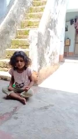 श्री हरी भगवान जी का मन्त्र उच्चारण करती हुई।
#आर्या रॉय