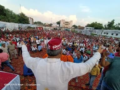 #जनपद_जौनपुर
"मैं आपका खून हूँ,मैं आप लोगों से बना हूँ,आप लोगों के लिए ही मिट जाऊँगा,धैर्य रखें, वादा करता हूँ कि निर्बलों,शोषितों,
गरीबों और वंचितों को राजनीतिक ज्ञान से शासक बनाकर ही दम लूंगा"-डॉ संजय कुमार निषाद(राष्ट्रीय अध्यक्ष निषाद प