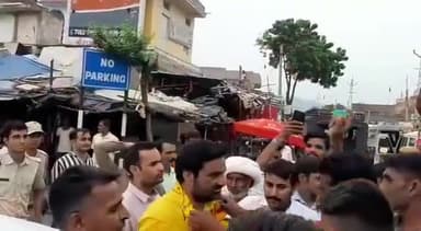 देसूरी: Hanuman Beniwal 💪 desuri dore par
#hanumanbeniwalnews #jaat
#desurinews
