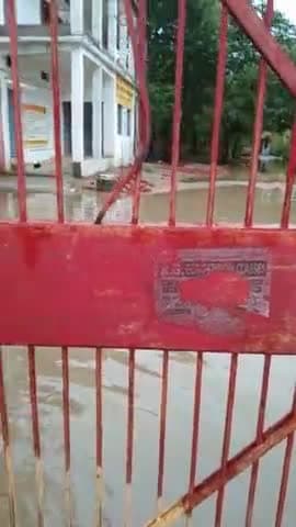 इंदरगढ़ :- राजा के बाग में भरा पानी आमजन और छात्रों को निकलने में हो रही है परेशानी
#इंदरगढ़ #बारिश @indergarh