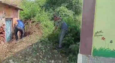 बागली: भमोरी के माध्यमिक विद्यालय में शिक्षकों ने अवकाश के दिन भी चलाया स्वच्छता अभियान #cleanliness #govt_school