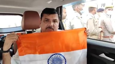 कहीं तिरंगा न फहरा दूँ पुलिस का दम लगा दिया, 
जब कुछ न बन सका तो गिरफ्तार कर लिया। 
जब जब मोदी योगी डरते हैं, पुलिस को आगे करते हैं! 
#tiranga_virodhi_bjp
