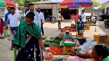 #अच्छेदिन
मोदी सरकार की गलत नीतियों के खिलाफ आज सुकमा सब्जी मार्केट में लोन पर सब्जियां लेने का आग्रह किया।