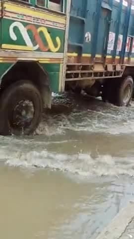 अररिया: araria nh 57 Jahangir basti word no 18 road pe bhaut bara gadda ha #videoशंकर