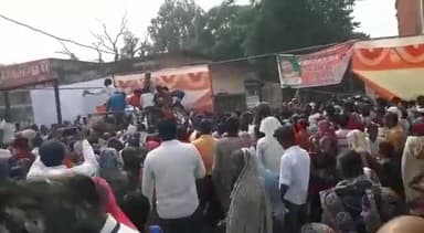 कल #भदोही जिले में #योगी_बाबा के कार्यक्रम मे इस तरह से बांटी जा रही थी विकास की योजनाएं!
#नहींचाहिएभाजपा