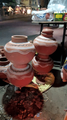 बहादुरगढ़: #Kumhar #mitti Ward no 24 me Prajapati samaj k logo ne mitti ka saman lagaya