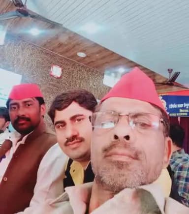 रिश्तों के लिए समय निकालना बहुत जरूरी है, क्योंकि रिश्ते उन वृक्षों की तरह होते हैं जो 'पानी मिलने तक हरे-भरे रहकर फलते-फूलते हैं और पानी न मिलने पर सूख जाते हैं'. #पुष्पेन्द्र_सिंह
#शुभ_प्रभात