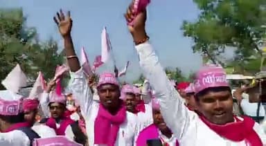 हलधरपुर मऊ महापंचायत में #भागीदारी_पार्टी के #राष्ट्रीय_अध्यक्ष_माननीय_प्रेमचन्द्र_प्रजापति जी का भव्य स्वागत।
#shivi_prajapati