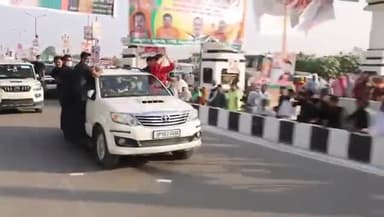 निकल गए हैं, न्याय पथ पर,
अब हवाओं का रुख हम मोड़ेंगे।
प्यार होगा जनता का साथ में,
और अहंकार का दम तोड़ेंगे।।
#परिवर्तन_प्रतिज्ञा_प्रगति_प्रियंका