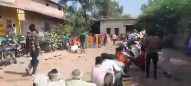 खाद की आस में बेबस किसान लाइन में लगा हुआ है। झांसी के पीसीएफ सोसाइटी से अच्छे दिनों की तरह खाद भी लापता है।
#भाजपा_गद्दी_छोड़ो