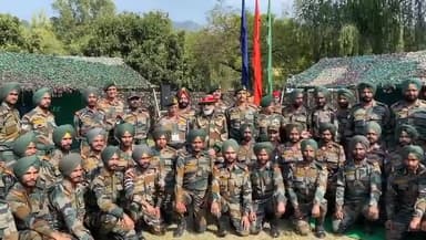 PM #narendramodi with Jawans at Nowshera #HappyDeepavali
#दीपावली