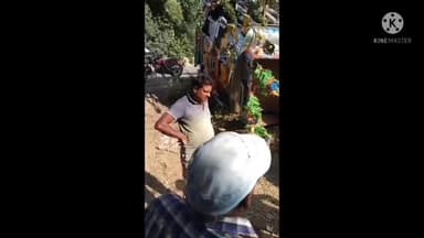 ललितपुर: ललितपुर। ललितपुर मे हाईवे के पास ट्रक खाई में गिरा खिरकापुरा के पास
@prem choudhary
#lalitpur #nh44#public information