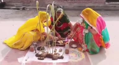 भीलवाड़ा: शहर में महिलाओं ने की गोवर्धन की पूजा, सुख, समृद्धि व शांति की कामना की #गोवर्धनपूजा