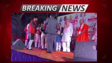 डॉ संजय कुमार सिंह को कोरोना योद्धा के रूप में किया गया सम्मानित।
#kasia