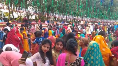 दुल्हिन बाज़ार: #पटना जिले के काब #देवी स्थान मंदिर के पास बने #पोखरा पर श्रद्धालुओं का देखा गया #काफी भीड़ भाड़