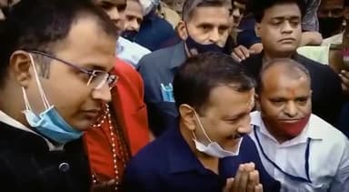 पलूशन बाद में … दिल्ली के मुख्यमंत्री कौन है भाई ?
#shame
People of Delhi are suffering and he is roaming free ! 🧐