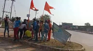 रावतभाटा: बप्पा रावल सर्कल पर गौ माता को राष्ट्र माता बनाने का नारा लगाया गया और भगवा ध्वज लगाया गया
#baalyogisuryanath#