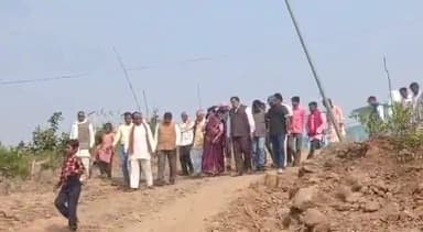 नटेरन: नटेरन क्षेत्र के पूर्व विधायक रुद्र प्रताप सिंह ने सगड बांध से नहरों में छोड़ा डैम का पानी