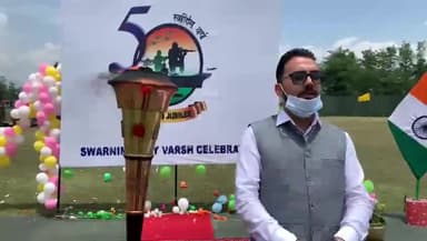 राजपा जम्मू कश्मीर के अध्यक्ष- क्रांति का प्रतीक जलती हुई #मशाल के साथ खड़े होकर अपनी बात रखते हुए ।