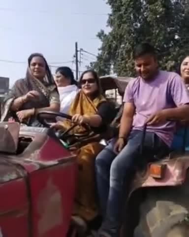 ट्रैक्टरों से सिर्फ खेत नहीं जोते जाते,
सरकारों के ग़ुरूर भी तोड़े जाते हैं ।
#जीता_किसान_हारा_अभिमान @gourisharma