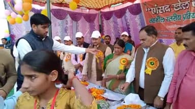 विधायक सावित्री कठेरिया ने भरथना में खेलों को बढ़ावा देने के उद्देश्य से #खेलो_इण्डिया के तहत #सांसद_खेल_स्पर्धा अन्तर्गत इंटर कॉलेज मोड़ी में आयोजित दौड़ प्रतियोगिता मैं फर्स्ट,सेकंड,थर्ड,आने वाले बच्चों को मेडल एवं सर्टिफिकेट वितरण किए।