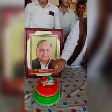 #इटावा :ब्लाक #बसरेहर में समाजवादी पार्टी के संरक्षक मुलायम सिंह यादव का सादगी से मनाया जन्मदिन @devk79034 @newsnation_