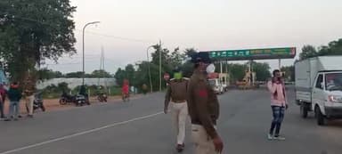 *परासिया थाना अंतर्गत गांगीवाड़ा स्थित टोल प्लाजा में दोपहिया वाहनों पर की चालानी कार्रवाई*
#parasiya@#chhindwara @