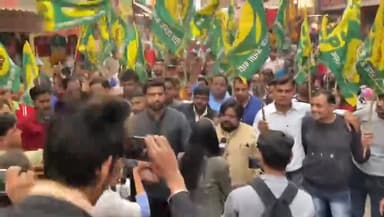 आज ओल्ड फरीदाबाद में युवा जजपा द्वारा निकाली गयी धन्यवाद यात्रा। उप मुख्यमंत्री दुष्यंत चौटाला जी द्वारा युवाओं को प्राइवेट नौकरियों में 75% आरक्षण देने की खुशी में हुआ इस यात्रा का आयोजन।
#jannayakjantaparty #nalinhooda