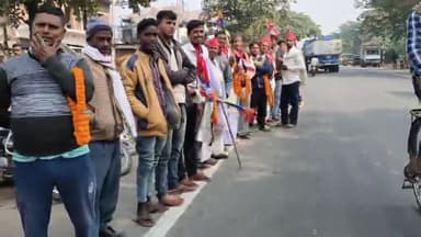 कलेर: औरंगाबाद से पटना #जाते समय कलेर बजार मे# विभिन्न स्थानो से @मुकेश साहनी को स्वागत किया गया