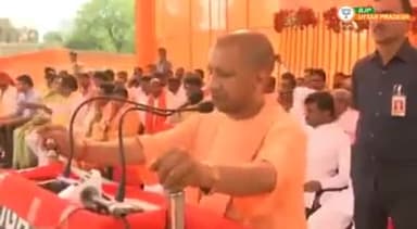 ये बैनर नीचे कर दो वरना हमेसा के लिए बेरोजगार हो जाओगे - yogi
ये बात याद रखना दोस्तों
#teamomer @surajsinghgonda