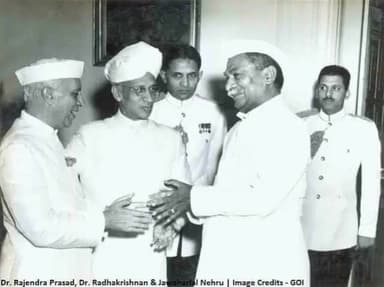 भारत के प्रथम राष्ट्रपति, संविधान सभा के अध्यक्ष, भारत रत्न डॉ. राजेन्द्र प्रसाद जी की जयंती पर उन्हें शत शत नमन। 
इस अवसर पर मनाये जाने वाले अधिवक्ता दिवस की सभी अधिकवक्ता ( वकील ) साथियों को बधाई एवं शुभकामनाएं। 
#RajendraPrasad