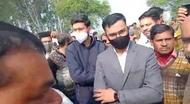 नटेरन: एसडीएम विजय राय के आश्वासन के बाद लोगों द्वारा खोला गया मियाखेड़ी चौराहे पर लगा चक्का जाम