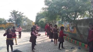 मैनपुरी: #basiceducation #primaryschool
#weshallovervome #dumble
प्राथमिक विद्यालय महुअन के छात्रा गतिविधि करते हुए