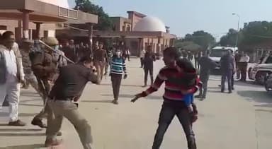 Kya ho raha hai ye?#कानपुर_पिटाई