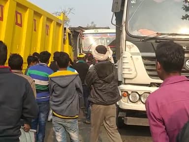 देवसर: बरगवां बैढ़न मार्ग में हुआ एक्सीडेंट इन तीनों के बीच में लगा भारी जाम #waidhan