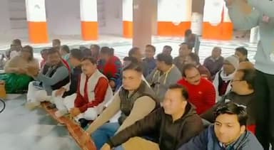 काशी विश्वनाथ मंदिर कॉरिडोर का लोकार्पण करते प्रधानमंत्री श्री नरेंद्र मोदी जी को शिवालय मंदिर पर सुनते भाजपाई #MohitBJP