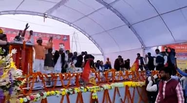 #जय_सरदार #जय_संविधान #जय_भीम के गगनभेदी नारों से गुंजायमान हुआ #बुंदेलखंड ..... चित्रकूट
सरदार सेना के तत्वाधान में आयोजित जातीय जनगणना एवं वंचितों के सम्पूर्ण अधिकार को समर्पित #जनहित_संकल्प_महारैली के मंच पर मौजूद बहुजन योद्धा