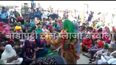बरवाला: किसानों की घर वापसी पर बाडोपट्टी टोल प्लाजा पर महिलाओं का नाच_गाना #badopattitoll #farmerswon #kisanandolan #geet #ragni