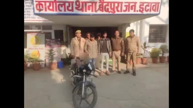 सैफई: #बैदपुरा थाना पुलिस ने वाहन चेकिंग के दौरान दो युवकों को एक चोरी की मोटरसाइकिल व एक चाकू के साथ गिरफ्तार कर भेजा जेल।