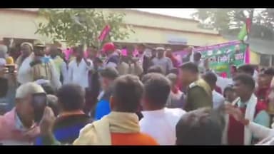 बाढ़ में नवनिर्वाचित मुखिया की हत्या के खिलाफ आयोजित धरना में हम आदरणीय #श्री_पप्पू_यादव_जी के साथ शामिल हुए। धरना में लिए गए निर्णय के बाद बाढ़ के साथियों के साथ #बाढ़_SDO को लिखित आवेदन देते हुए की जल्द से जल्द मुखिया जी के हत्यारों कोपकड़े