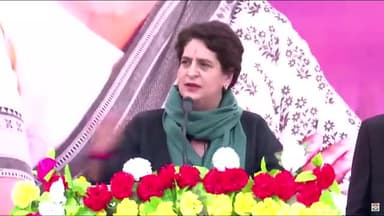 "एक मां क्यों संघर्ष करती है कि उसकी बेटी अपने पैरों पर खड़ी हो जाए? क्योंकि वह अपना संघर्ष अपनी बेटी को देना नहीं चाहती।" 
~ श्रीमती @priyankagandhi जी 
#यूपी_का_शक्ति_संवाद