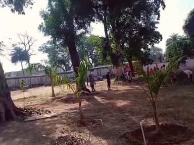 आज नौगांव के बापू डिग्री महाविद्यालय में छात्र-छात्राओं ने घास काट कर और झाड़ू लगा
कर स्वच्छता अभियान मनाया
#bapu