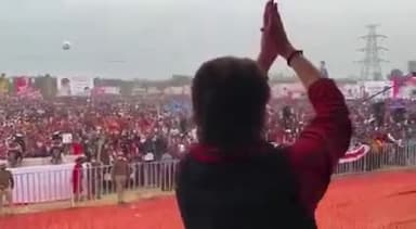 @priyankagandhi
#लड़की_हूं_लड़_सकती_हूं
#आपकी_प्रियंका_आपके_साथ