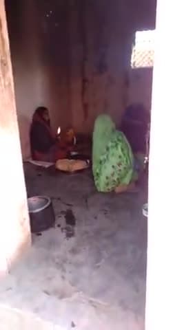 टीकमगढ़: जिला टीकमगढ़
ग्राम भेेला में प्राथमिक स्कूल के
#बच्चो के
खाना की मात्रा बहुत ही खराब दिया जा रहा