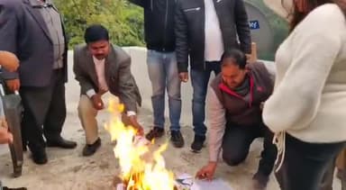 आज परिसंघ दिल्ली पदाधिकारियों ने मनुस्मृति की प्रतियां जलाकर #मनुस्मृति_दहन_दिवस मनाया ।
#हम_मनुस्मृति_दहन_करेंगे
