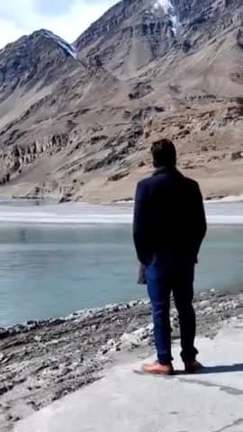 ज्यों ही खूबसूरत हरपल होगी
ज़िंदगी खुद ब खुद मुकम्मल होगी
©अभिनव
#incredibleindia #ladakh #sangam #india #mountain