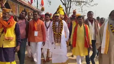 पैनोरमा सिटी में हो रहे यज्ञ में #पूर्वD.G.P,बिहार महाराज गुप्तेश्वर पांडेय,सभी के अजीज शंकर कुशवाहा जी,मुरारी झा जी एवं क्षेत्र के लोगों  के साथ कलश यात्रा में शामिल हुआ।🚩🙏