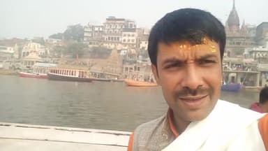 जय गंगे हर हर #गंगे !! बाबा #विश्वनाथ के दर्शन के बाद मां गंगे का अद्भुत दर्शन करने का सौभाग्य मिला अपने प्यारे #भाइ एवं भाभी और बच्चों के साथ #नौका विहार का आनंद लिया ।।