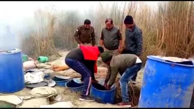 देेेवरिया: परसिया देवार : आबकारी विभाग व पुलिस की संयुक्त टीम ने छापेमारी कर कच्ची शराब व लहन को किया नष्ट